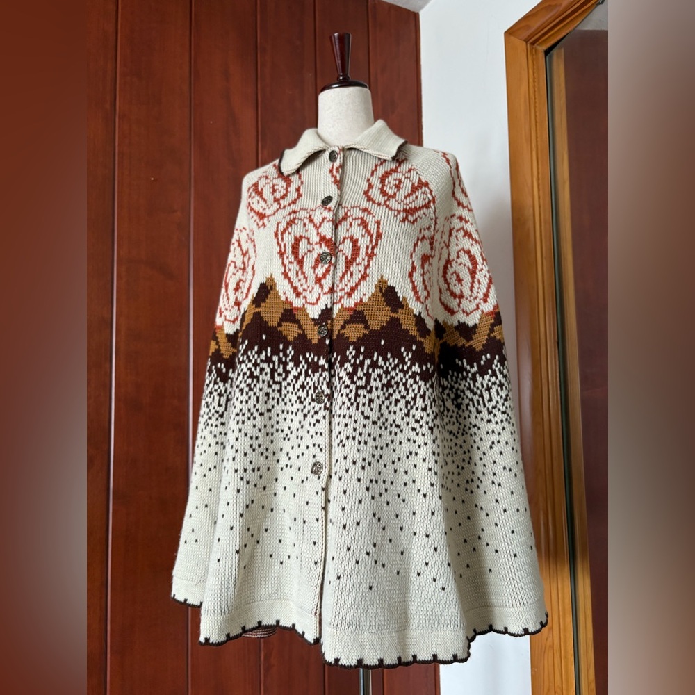 VINTAGE 1970s Roosevelt Sturbridge Boho Knit Cape